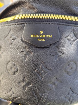 Riñonera Louis Vuitton Paris Negra y Dorada
