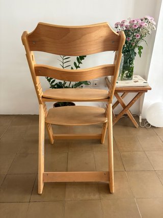 Trona de madera para bebé
