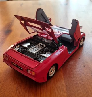 Bugatti EB110 (1991) Burago 1/24 - Modellino
