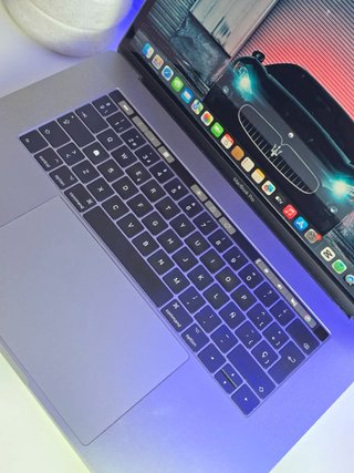 MacBook Pro 2017 Touch Bar Plata