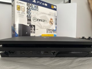 PS4 Pro 1TB Real Madrid + FIFA 21