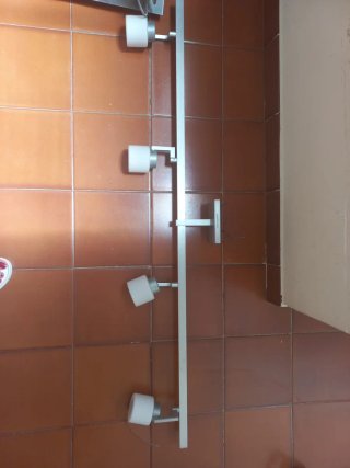 Lámpara de techo plateada con 4 focos