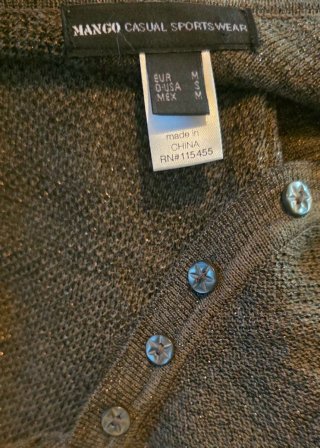 Jersey gris oscuro con botones