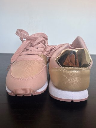 Zapatillas casual rosas y doradas T40