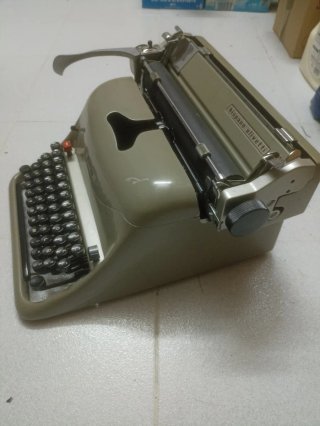 Máquina de escribir Hispano Olivetti Lexicon 80