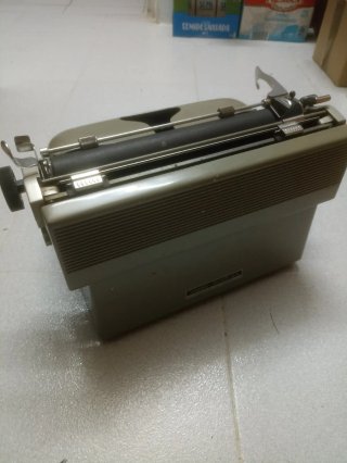 Máquina de escribir Hispano Olivetti Lexicon 80