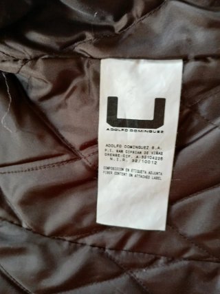 Chaqueta Adolfo Domínguez acolchada y impermeable