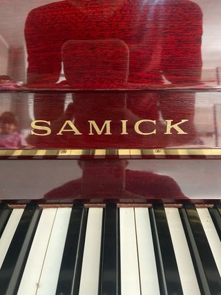 Piano vertical acústico Samick + Banqueta a juego.