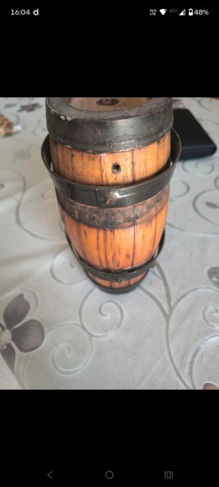 Botte in legno con carretto e cavallo