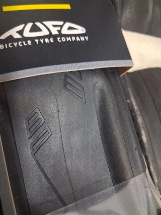 Tufo Comtura Prima TR 28 Negro 700x28 tubeless rea