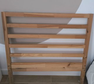 Cabezal de cama de madera. Medida de cama 90.