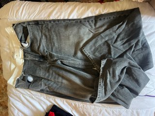 Pantalón vaquero gris