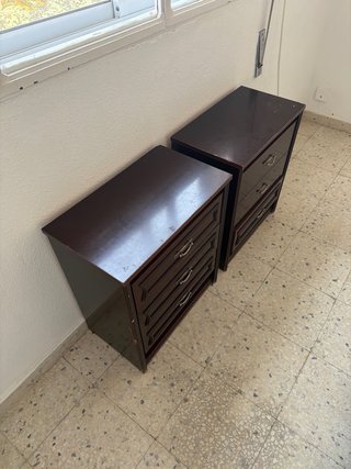 Mesitas de noche de madera marrones