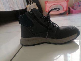 Botas grises con cordones