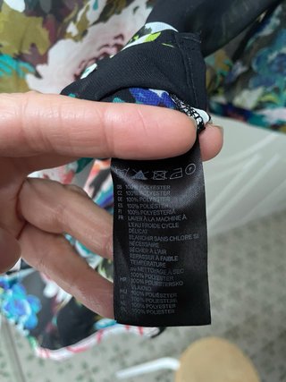 Blusa H&M floral manga 3/4 talla única