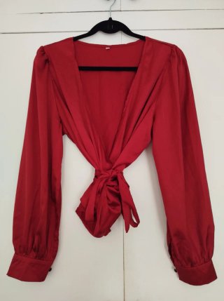 Blusa satinada cruzada roja