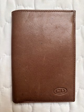 Cartera de piel marrón