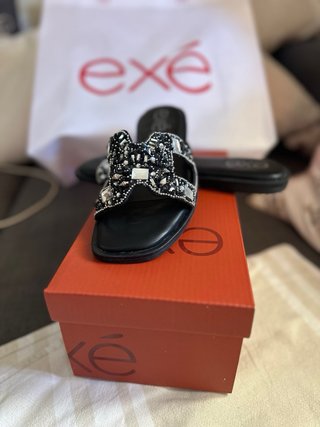 Sandalias Exé pedrería joya negras y plateadas