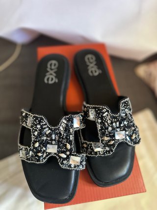 Sandalias Exé pedrería joya negras y plateadas