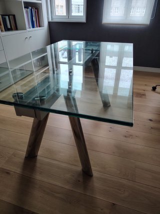 Tavolo in vetro moderno
