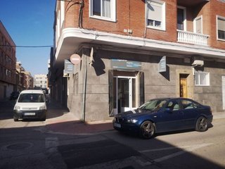 Local comercial en venta en Avda. de Abril. - 9 de octubre en Sagunto
