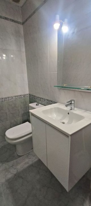 Local comercial en venta en Avda. de Abril. - 9 de octubre en Sagunto