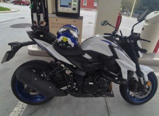 Suzuki GSX-S750 Blanca y Azul