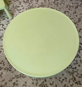 Mesa infantil redonda + 4 sillas verdes