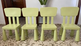 Mesa infantil redonda + 4 sillas verdes