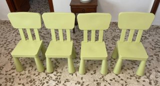 Mesa infantil redonda + 4 sillas verdes