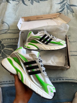 Zapatillas Adidas Verdes y Blancas