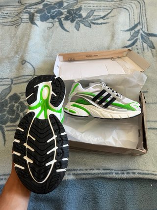 Zapatillas Adidas Verdes y Blancas