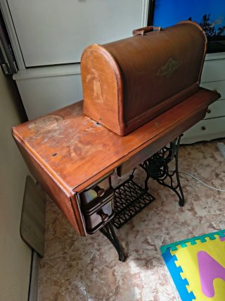 Máquina de Coser Antigua SINGER Negra