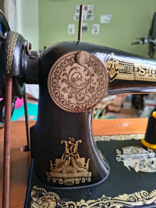 Máquina de Coser Antigua SINGER Negra