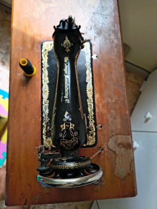 Máquina de Coser Antigua SINGER Negra