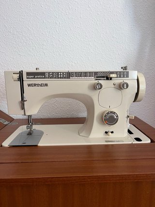 Máquina de coser Wertheim. Con pedal y eléctrica.