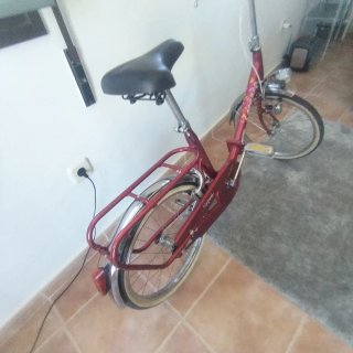 Bicicleta plegable vintage roja