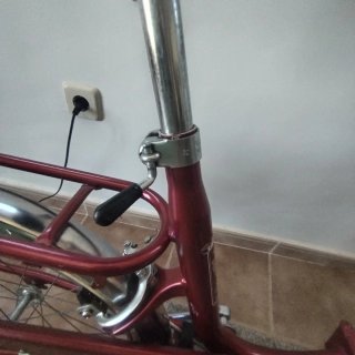 Bicicleta plegable vintage roja
