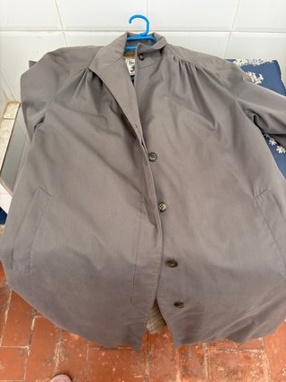 Gabardina Burberry Gris