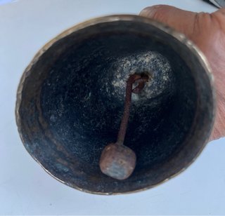 Campana antigua bronce figura Santiago