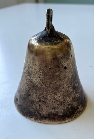 Campana antigua bronce figura Santiago