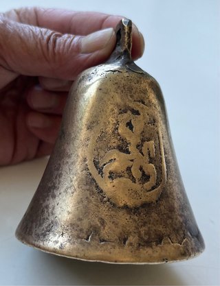 Campana antigua bronce figura Santiago