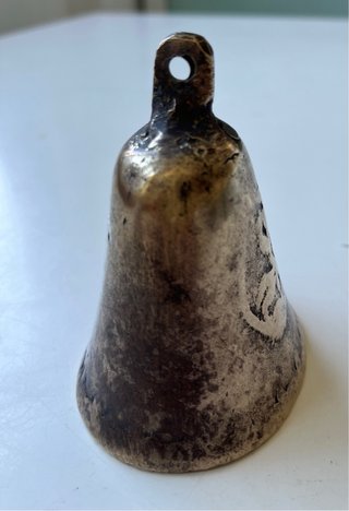 Campana antigua bronce figura Santiago