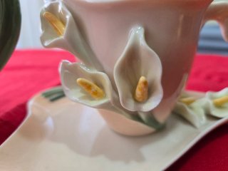 Juego de té de porcelana con flores