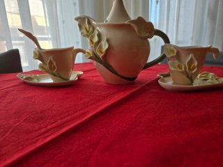 Juego de té de porcelana con flores