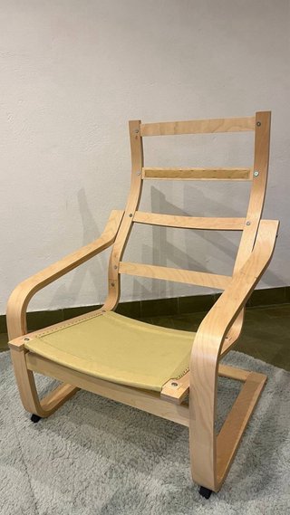 Silla de madera y tela beige