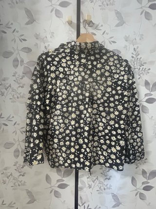 Blusa H&M floral negra