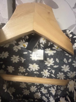 Blusa H&M floral negra