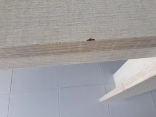 Mesa de madera color beige