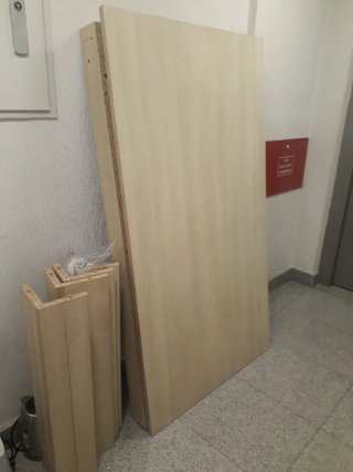 Mesa de madera color beige
